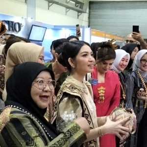 Ibu Wapres Selvi Buka Bazar Amal Women's International Club 2024