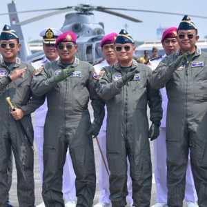 Dankormar dan 9 Pati Terima Brevet Kehormatan Penerbang TNI AL