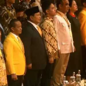 Prabowo Pakai Dasi Kuning  di HUT Golkar