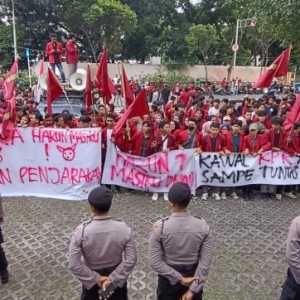 Mahasiswa Turun ke Jalan Minta KPK Tangkap Harun Masiku