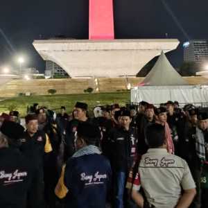 Ribuan Peserta Reuni 212 Mulai Datangi Monas