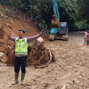 Material Longsor Berhasil Disingkirkan, Jalur Medan-Berastagi Dibuka Besok