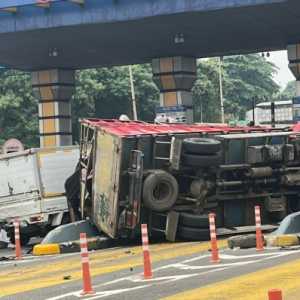 Uji Berkala Truk Bermuatan Galon AQUA yang Terlibat Kecelakaan Maut Masih Aktif