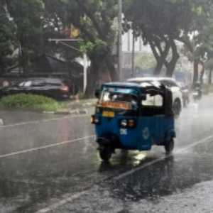 Cuaca Sebagian Jakarta Diguyur Hujan Ringan