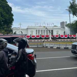 Lalin Depan Istana Padat Merayap Usai Pelantikan Kepala Daerah