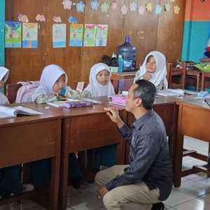 Kunjungi SD Persis di Sukabumi, Wamendikdasmen Genjot Motivasi Siswa