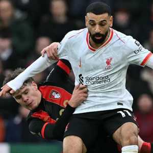 Brace Mo Salah Jauhkan Liverpool dari Kejaran Arsenal