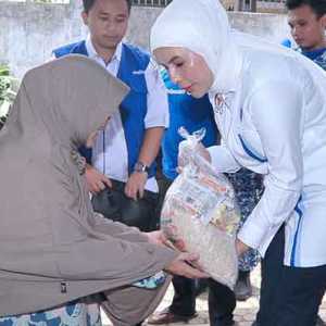 Beri Bantuan untuk Korban Banjir di Candulan, Okta Kumala Dewi Berharap Ada Solusi Jangka Panjang