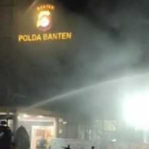 Bangunan Lantai Tiga Polda Banten Terbakar