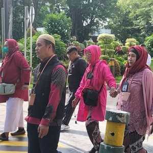 Warga memasuki kompleks Istana Merdeka, Jakarta pada Senin, 31 Maret 2035/RMOL