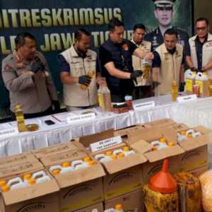 Ribuan Liter MinyaKita Palsu Ditemukan di Dua Gudang di Jatim