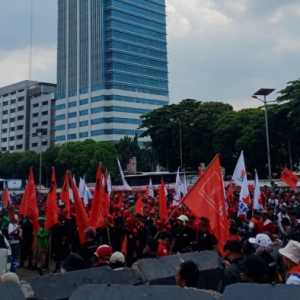 Demo buruh di depan Gedung DPR RI (Foto: RMOL/Faisal Aristama)