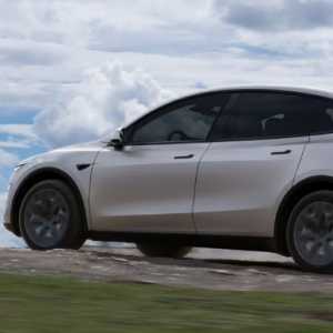 Mobil Listrik Tesla Kini Ditenagai Otak AI DeepSeek dan ByteDance