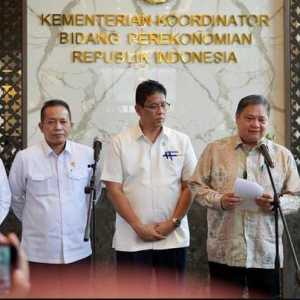 Menteri Koperasi, Ferry Juliantono, dalam Rapat Koordinasi Program Paket Ekonomi 2025 dan Penyerapan Tenaga Kerja yang dipimpin Menko Perekonomian Airlangga Hartarto. (Foto: Instagram Ferry Juliantono)