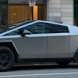 Penjualan Tesla Cybertruck Anjlok 38 Persen