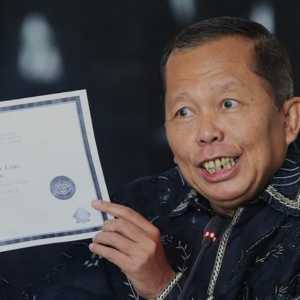 Arsul Sani Pamer Ijazah Gelar Doktor dan Foto Wisuda