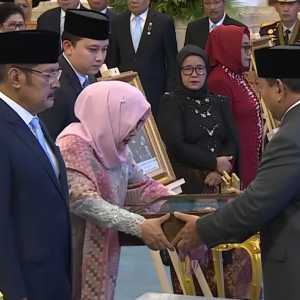 Soeharto Resmi Pahlawan