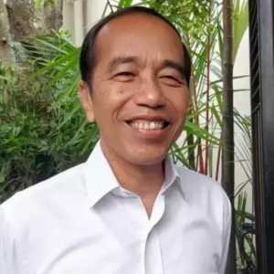 Wajah Ndeso Jokowi Simpan Ambisi Kekuasaan Membara