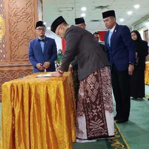 Menteri Haji dan Umrah, Mochammad Irfan Yusuf melantik pejabat struktural, di Masjid Al IKhlas, Kementerian Haji dan Umrah, Jakarta,  Rabu 26 November 2025 (RMOL/Reni Erina)