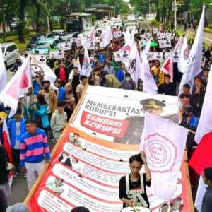 Memberantas Korupsi Sembari Korupsi