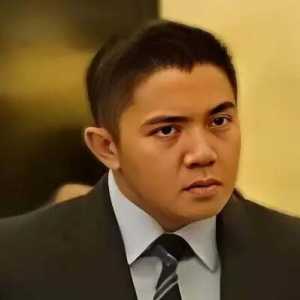 Seskab Teddy Dikenal Publik Karena Paling Aktif Bantu Presiden