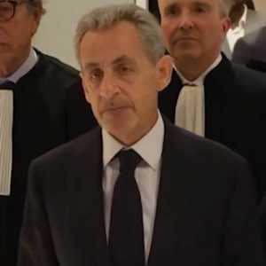 Sarkozy Dibebaskan dari Penjara Sambil Menunggu Banding