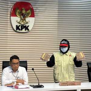 Pamer Duit OTT Bupati Ponorogo