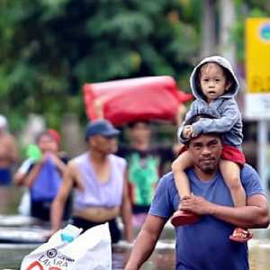 Filipina Evakuasi 100 Ribu Warga dari Topan Super Fung-wong