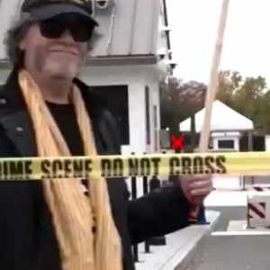 White House Dipasangi Pita Kuning TKP Kejahatan