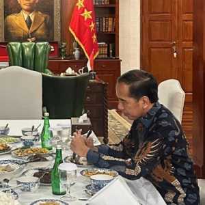 Prabowo Jadi Sandaran Jokowi dan Relawannya