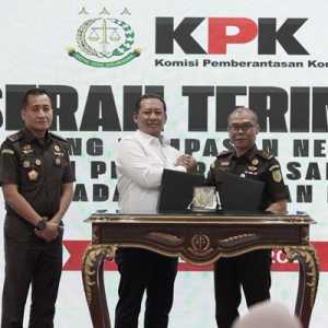 KPK Serahkan Aset Rampasan Rafael Alun Senilai Rp19,7 Miliar ke Kejagung