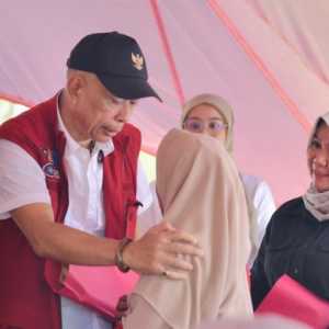 Wamensos Agus Jabo Tinjau Lokasi Longsor Cilacap