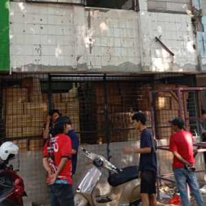 Polisi Sidak Ruko Tempat Pemalsuan Label dan Nampan MBG