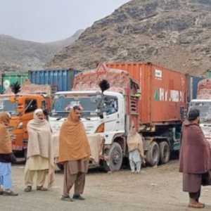 Pakistan Hentikan Impor Buah Afghanistan Lewat Iran, Ribuan Kontainer Tertahan