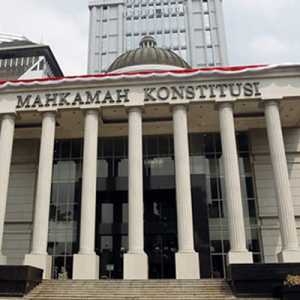 Menguji Legitimasi Norma Baru dalam Putusan MK