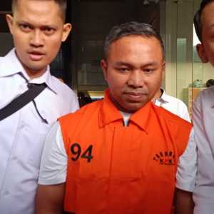 KPK Periksa Tiga Pramusaji Rumah Dinas Gubernur Riau