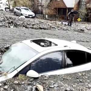 Puluhan Rumah di California Tertimbun Lumpur Akibat Banjir Bandang