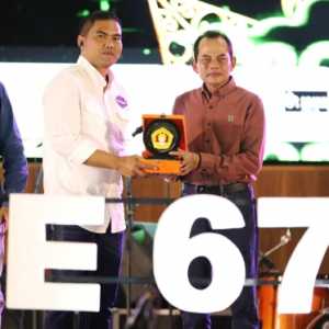 UPN Yogyakarta Anugerahi Pimpinan Surya Group sebagai Alumi Peduli