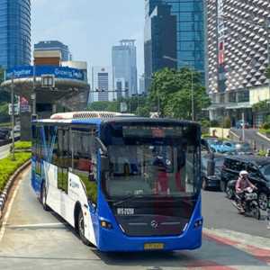 Transjakarta Perpanjang Jam Operasional di Malam Tahun Baru