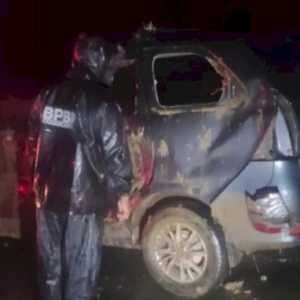 Mobil Tertimpa Longsor di Tawangmangu, Satu Penumpang Luka