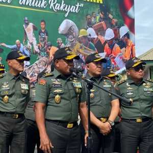TNI AD Berangkatkan Kapal Lagi Percepat Distribusi Jembatan di Aceh