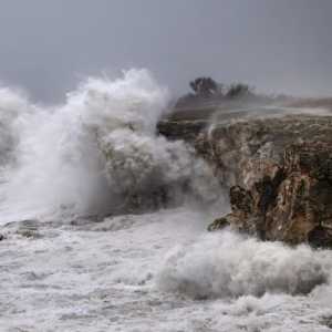 Waspada Angin Kencang Berpotensi Terjang Perairan Jakarta