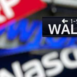 Wall Street Terkoreksi Saat Investor Tahan Napas