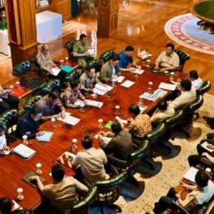 Rapat di Hambalang, Prabowo Dorong Percepatan Pembangunan Hunian Korban Bencana