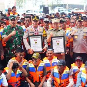 Kapolda Metro Jaya Kukuhkan 1.000 Nelayan Jadi Mitra Keamanan Laut Kepulauan Seribu