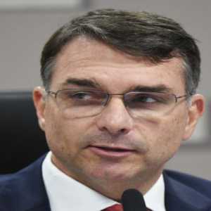 Didukung Ayah, Flavio Bolsonaro Siap Maju Pilpres 2026