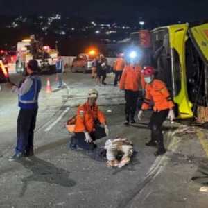 Evakuasi Korban Bus PO Cahaya Trans