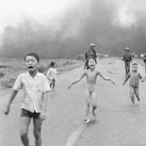 Menggugat ‘Napalm Girl’
