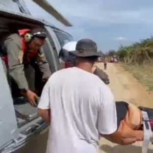 Evakuasi Warga Pakai Helikopter