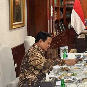 Prabowo dan Jokowi Beda Jauh